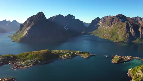 Reine-Lofoten-Es-Un-Archipiélago-En-El-Condado-De-Nordland,-Noruega.