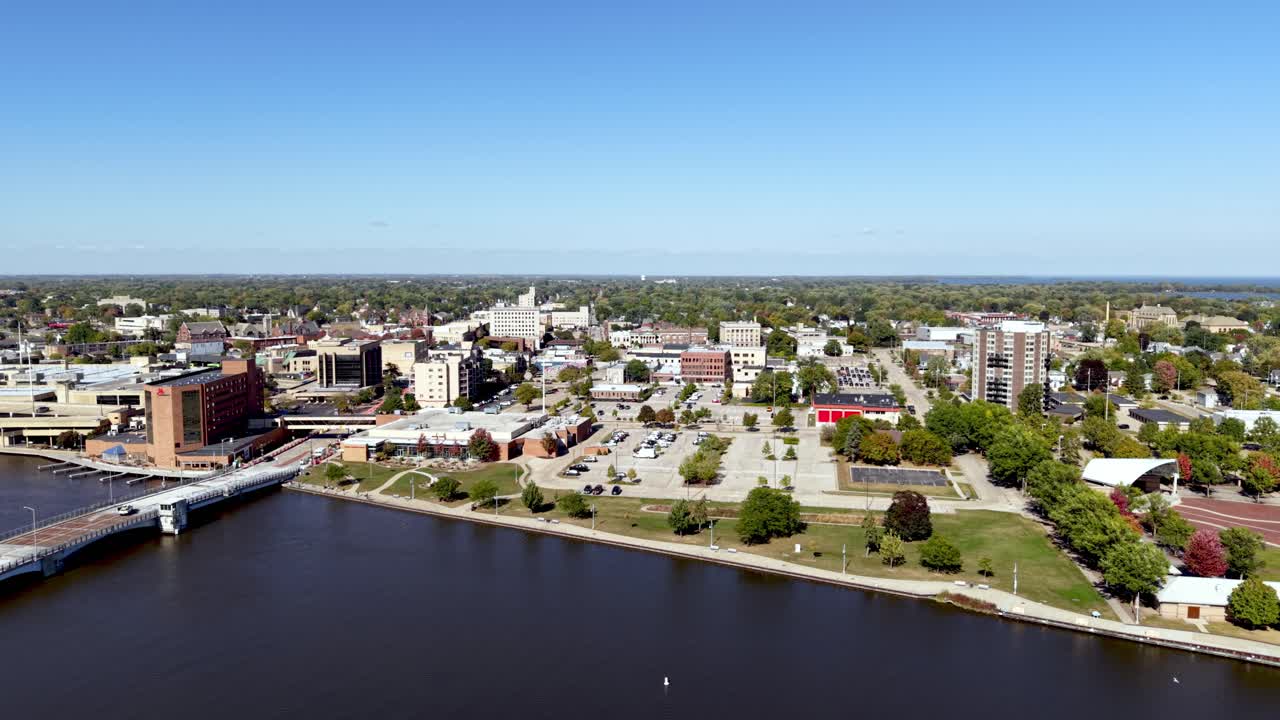 órbita aérea sobre Oshkosh, Wisconsin