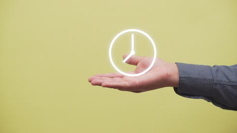 gestión del tiempo. persona muestra un reloj. concepto de productividad