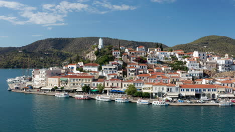 Malerischer-Blick-Auf-Die-Insel-Poros,-ägäis,-Griechenland---Luftdrohnenaufnahme