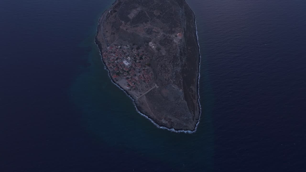Západ slunce nad Monemvasií, Peloponés, Řecko