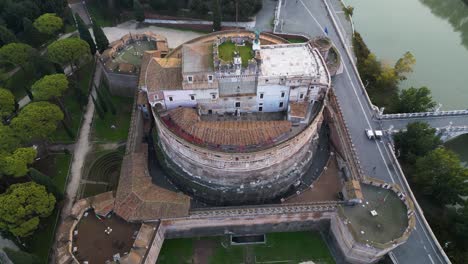 Birds-Eye-View-Above-Sant'Angelo-Castel-in-Rome,-Italy