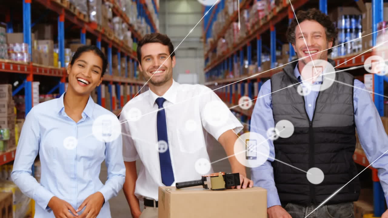 animación de redes de conexiones con iconos sobre personas que trabajan en el almacén