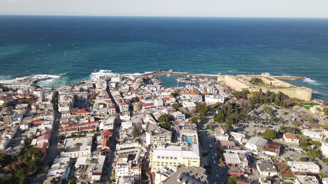 웅장한 해변 도시