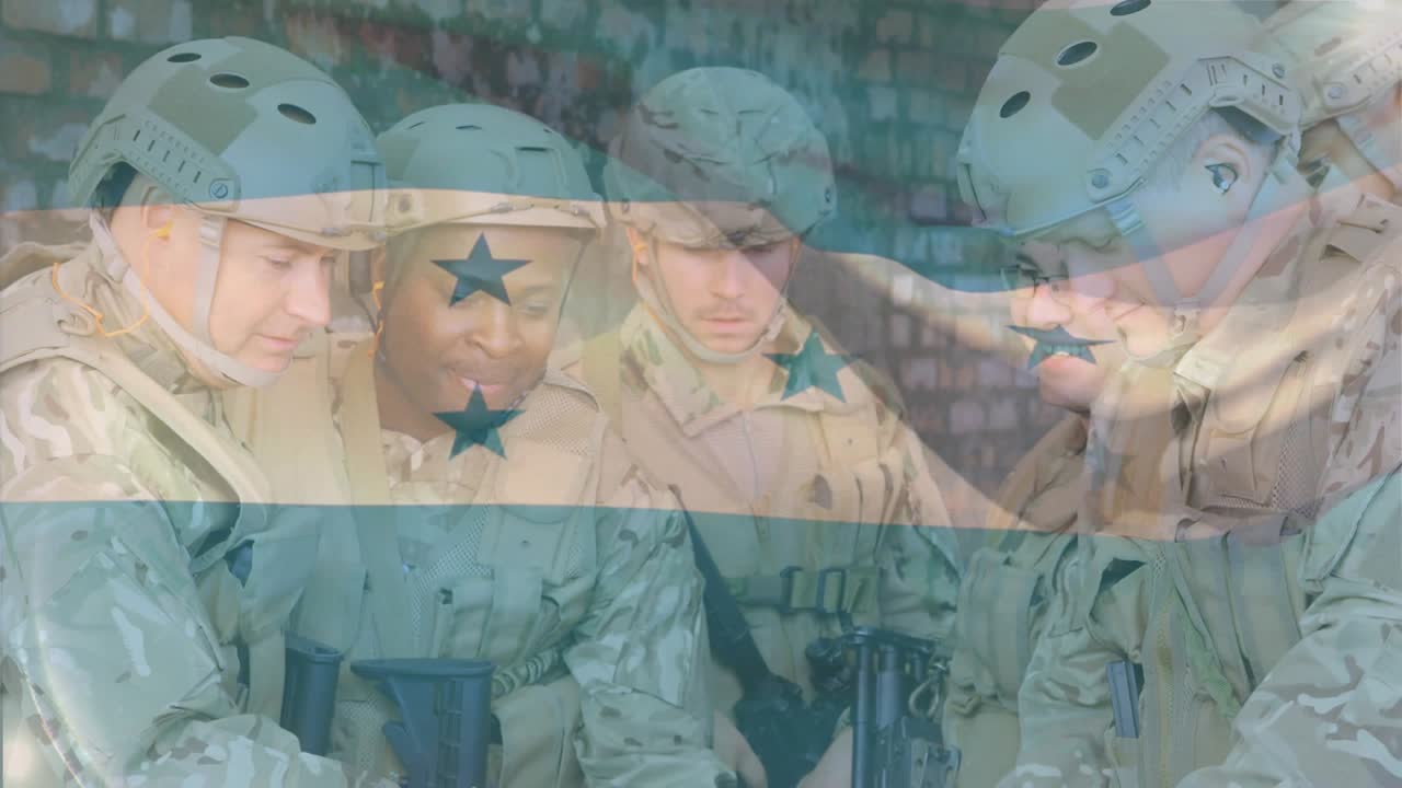 Sobreposição semi-transparente da bandeira de Honduras desaparecendo enquanto soldados planejam uma missão militar sobre um mapa