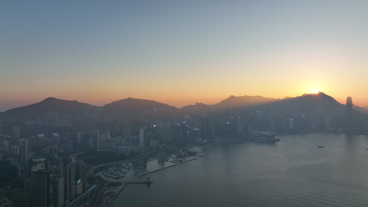 imágenes aéreas en 4k de la ciudad de hong kong al atardecer