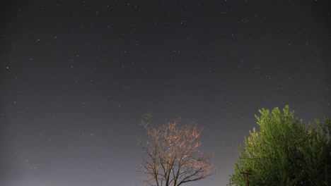 Beautiful-scene-of-the-stars-and-the-clouds-at-night-,-Time-lapse