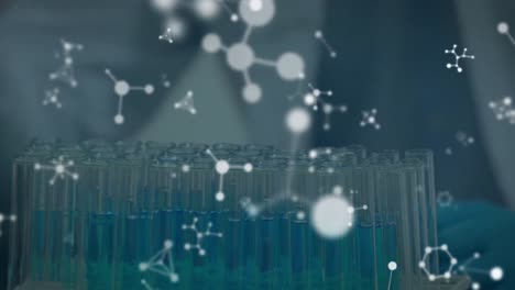 animación de moléculas sobre el científico caucásico en el laboratorio