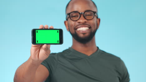 Phone,-green-screen-and-tracking-markers-on-screen