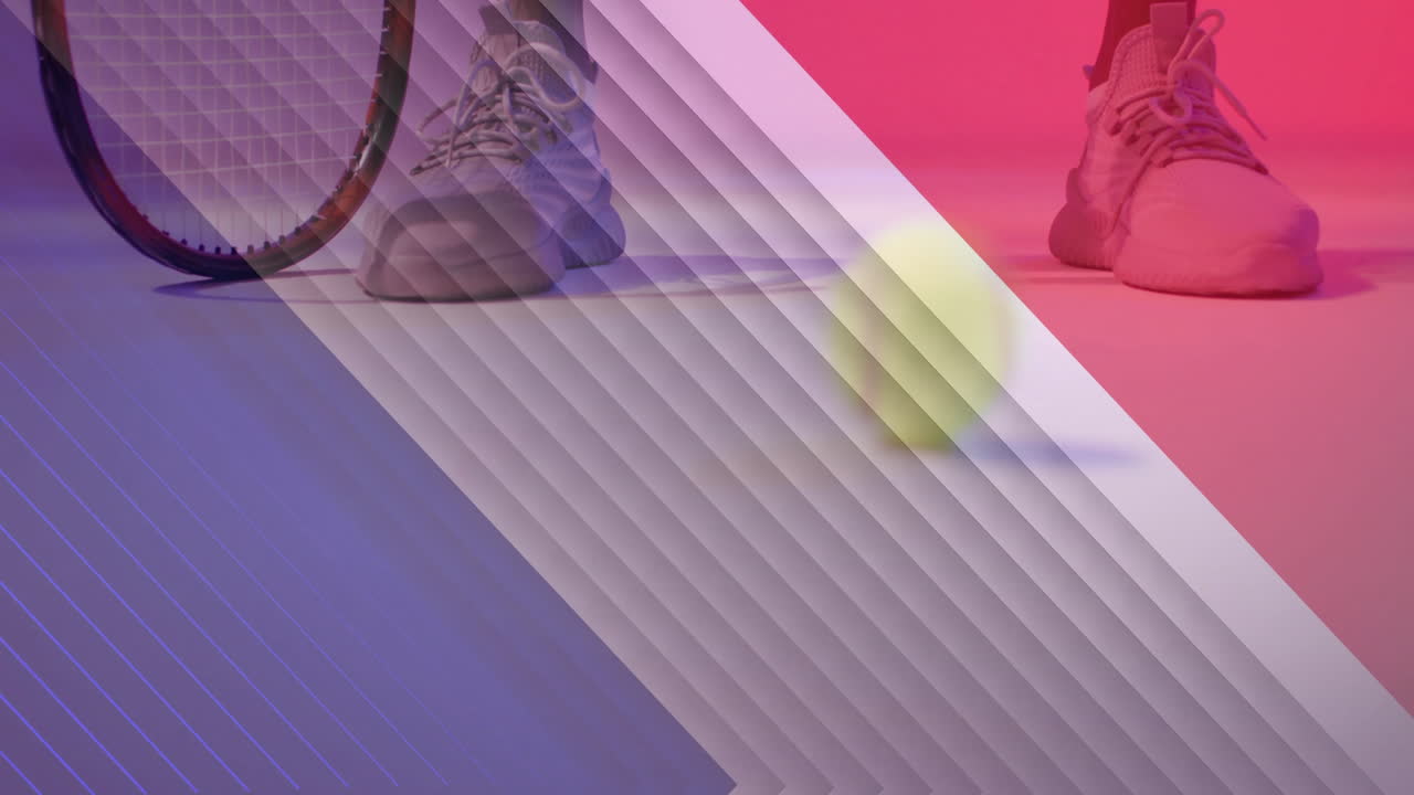 테니스 공과 라켓을 들고 있는 아프리카계 미국인 여성 테니스 선수 위에 있는 프랑스 발의 애니메이션