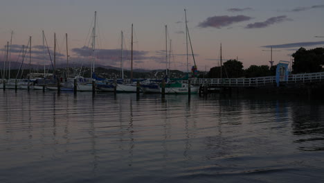 Waves-slowly-ripple-over-the-water-of-Evans-Bay-in-Wellington-New-Zealand