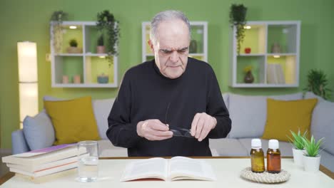 Old man with Alzheimer&#039;s disease.