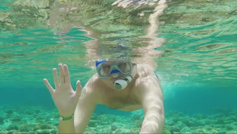 Snorkelers-Showing-Ok-Sign-With-Your-Fingers-1