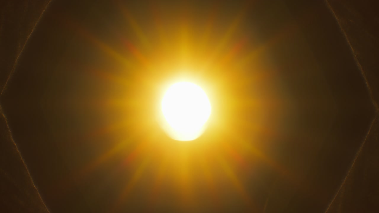 오래된 카메라 렌즈를 통해 빛나는 광선, 방광 블레이드가 열리고 을 는 동안