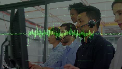 Animation-Der-Datenverarbeitung-über-Verschiedene-Geschäftsleute-Mit-Headsets
