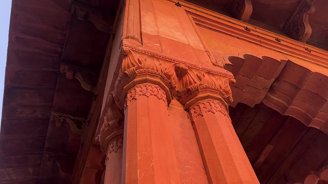 The various palaces inside the Red Fort and their craftsmanship