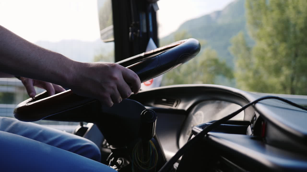 primer plano del volante del autobús