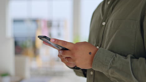 Closeup,-man-or-hands-typing-on-a-phone-for-social