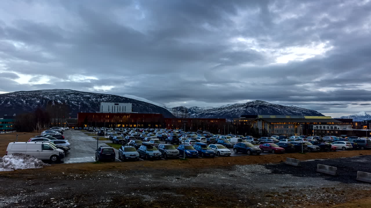 노르웨이 북부 대학교 병원, 트롬소, 주차장.
