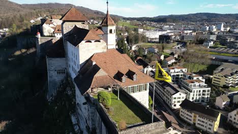 aarburg aargau suiza retiro del vuelo para revelar el castillo histórico