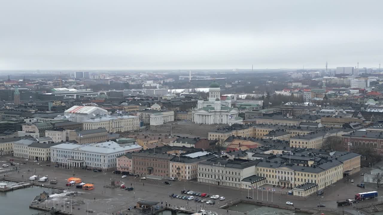 establecimiento de una vista aérea de helsinki, la catedral de helsinki y la catedral de uspenski, finlandia