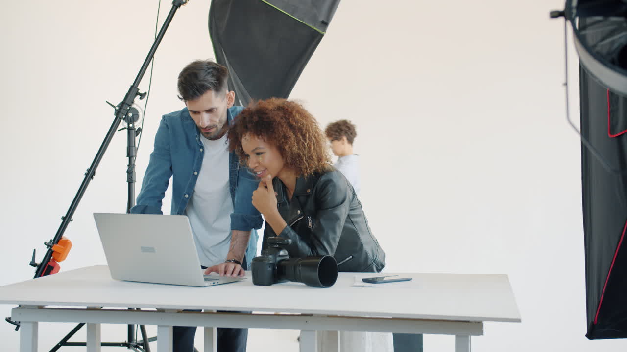 sesión de fotografía de moda en el estudio