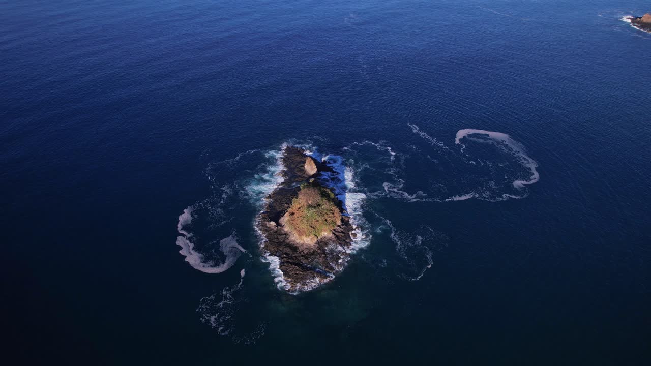 vista superior de las pequeñas islas frente a la costa de guanacaste en costa rica