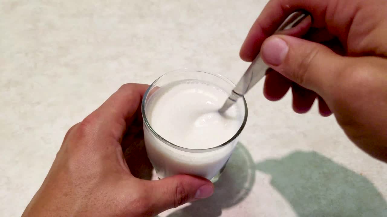 pequeño vaso de leche