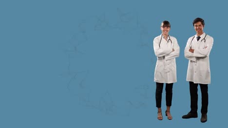estructuras geométricas abstractas flotando sobre el retrato de médicos caucásicos masculinos y femeninos sonriendo