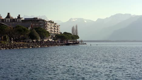 Montreux-Riviera,-busy-promenade-of-a-resort-town-on-the-shores-of-Lake-Geneva-in-the-alps,-Switzerland