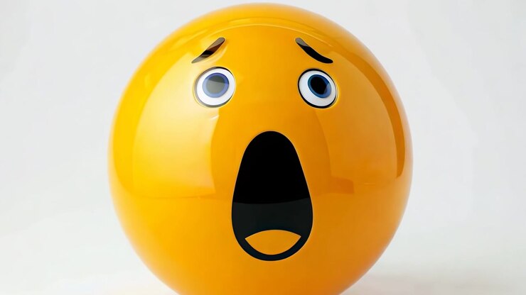 Palla emoji gialla con espressioni facciali scioccate e preoccupate