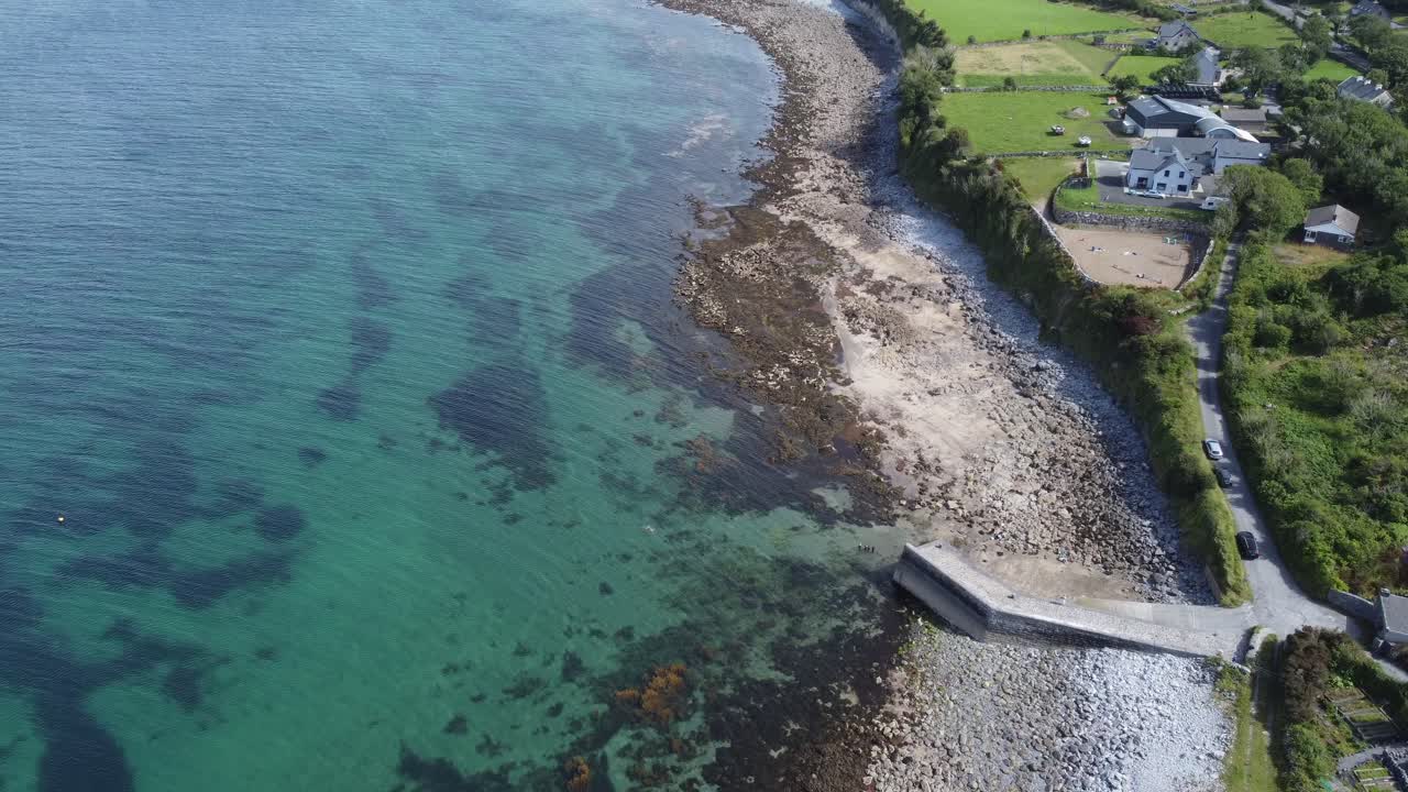 아일랜드 서해안의 보호된 작은 항구