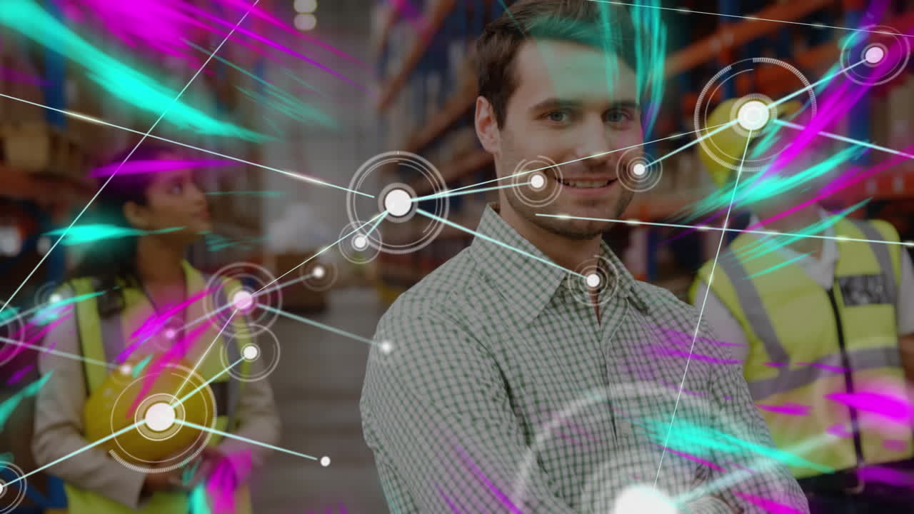 animación de la red de conexiones sobre el hombre y la mujer que trabajan en el almacén