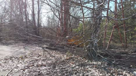 Tschernobyl-Schießt-Vom-Boden-Und-Von-Oben,-Sternwurmholz,-Dorf-Kopachi-Und-überprüfen-Sie-Seinen-Kindergarten,-Neuer-Sarkophag-Von-Reaktor-Nr.-4,-Roter-Wald-Und-Pripyat-Straßenschild,-Schwimmbad,-Duga-3