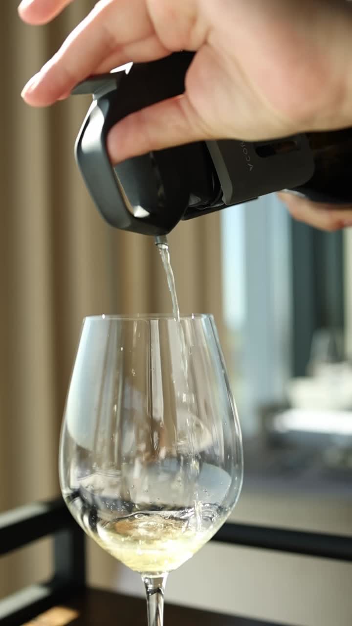 Verser le vin dans un verre