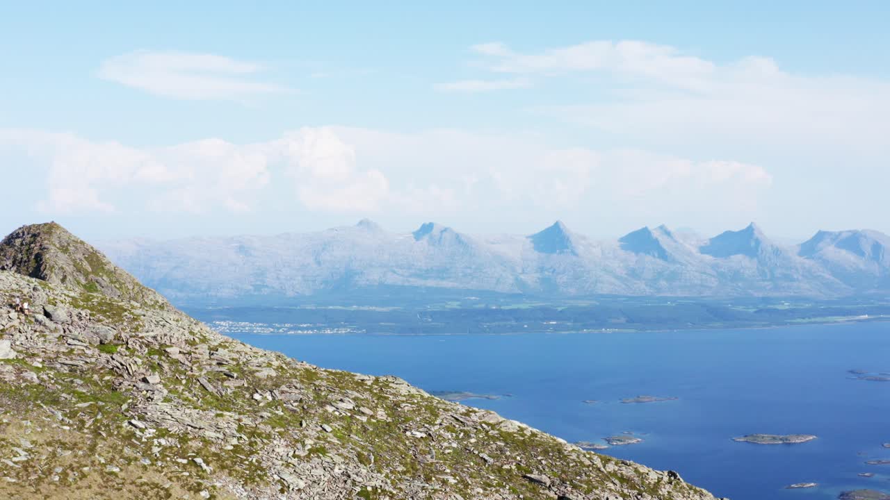 de syv sostre, 노르웨이 donnmannen에서 alsten 섬에 일곱 자매 산맥