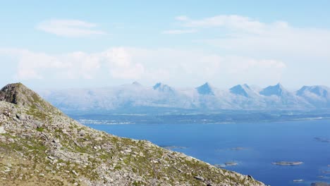 De-Syv-Sostre,-The-Seven-Sisters-Mountain-Range-On-Alsten-Island-From-Donnmannen-In-Norway