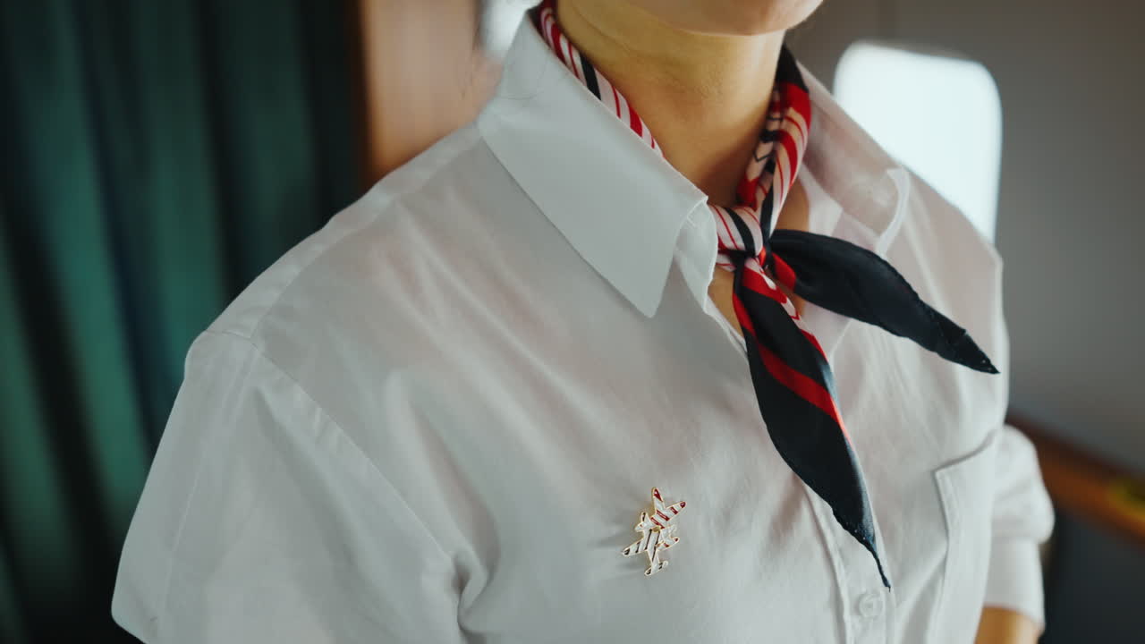 유니폼을 입은 승무원