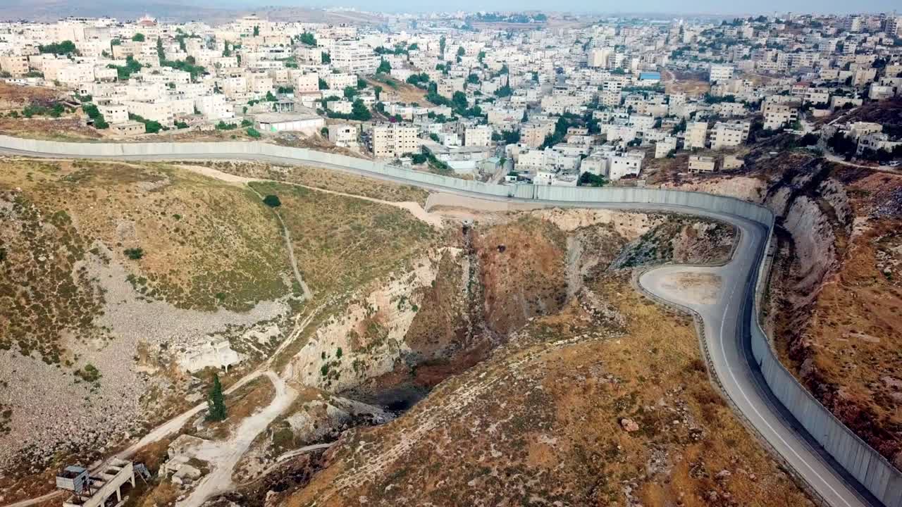 웨스트 크 분리 벽 드론