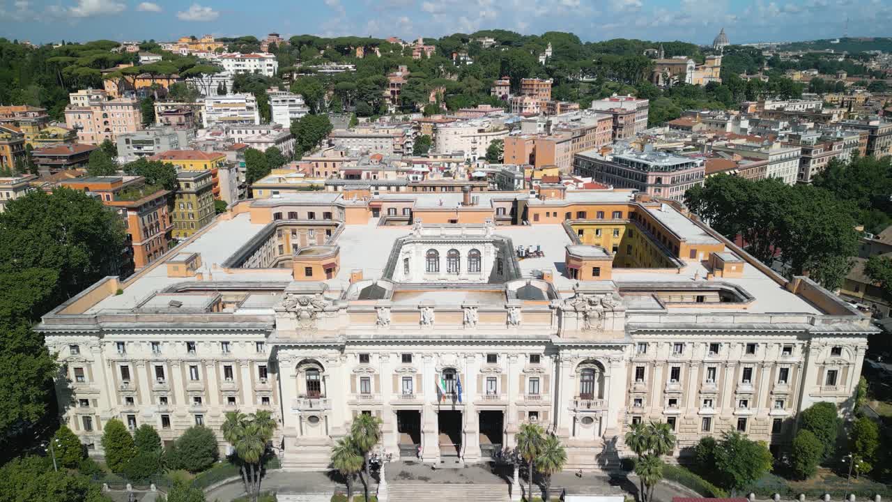 로마 의 교육부 위 에서 발사 된 공중 폭발