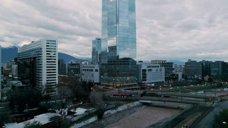 el horizonte de santiago de chile por la mañana