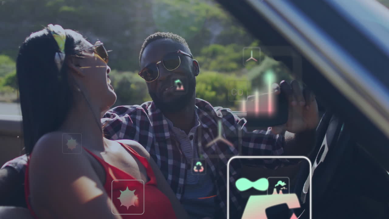 환경 데이터 애니메이션이 여있는 컨버터블에서 웃는 커플