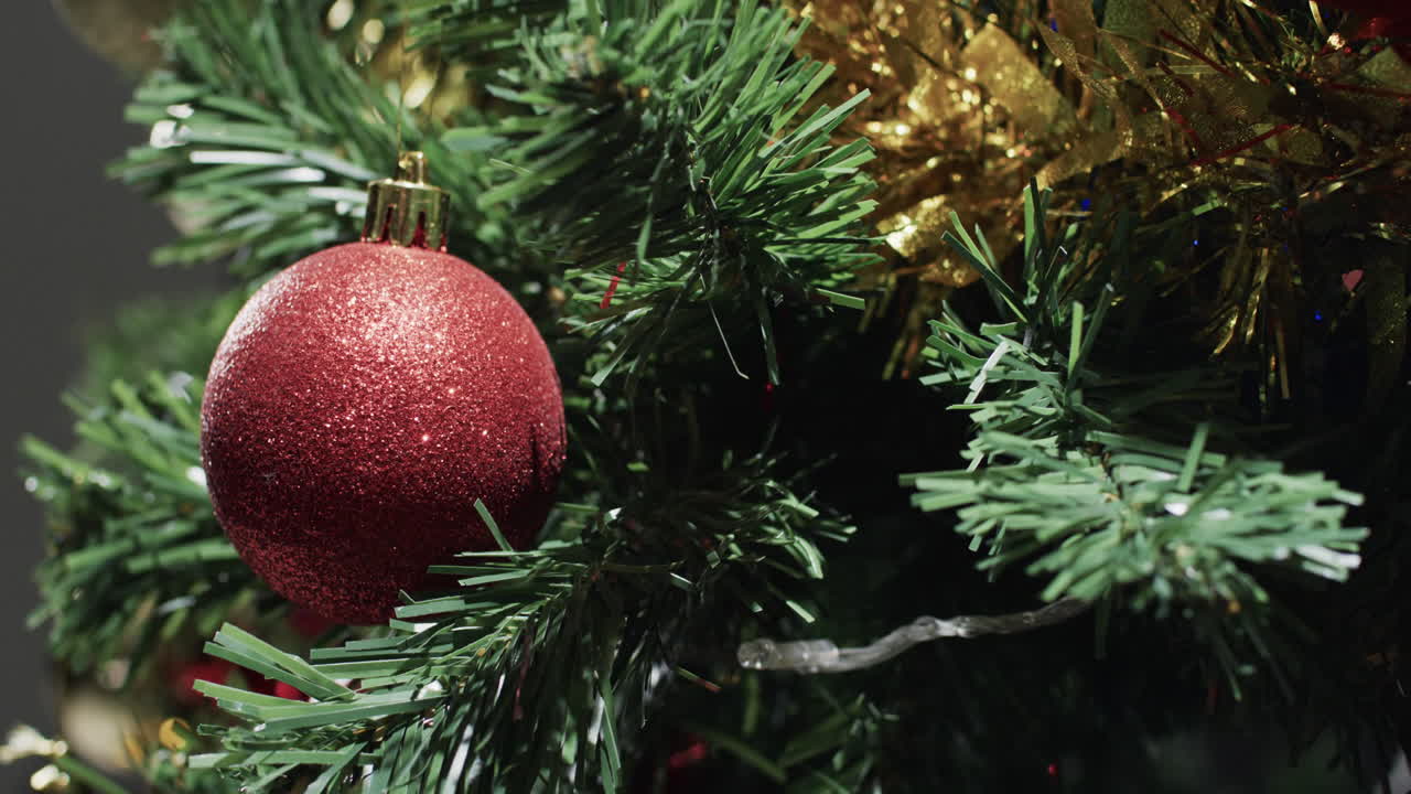видео рождественской елки с украшениями и копированием пространства