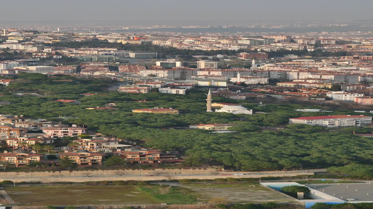 paisaje urbano de estambul con mezquitas y áreas residenciales
