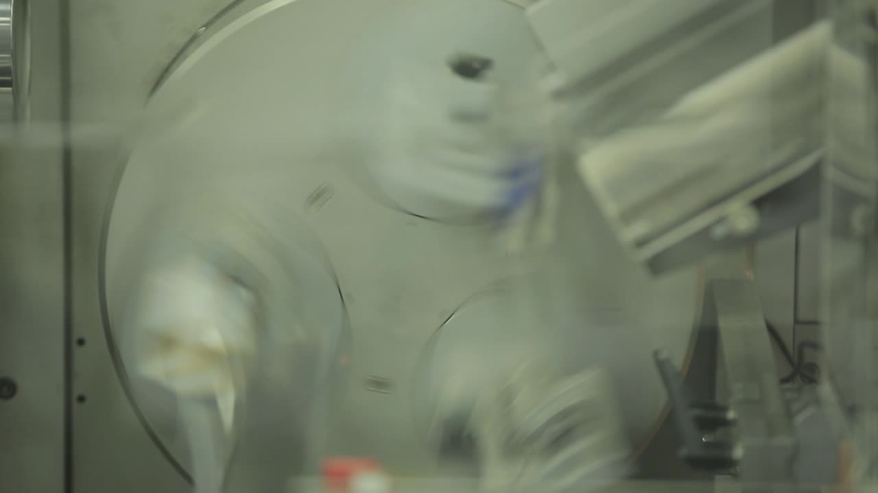 vista de cerca de una máquina industrial en funcionamiento