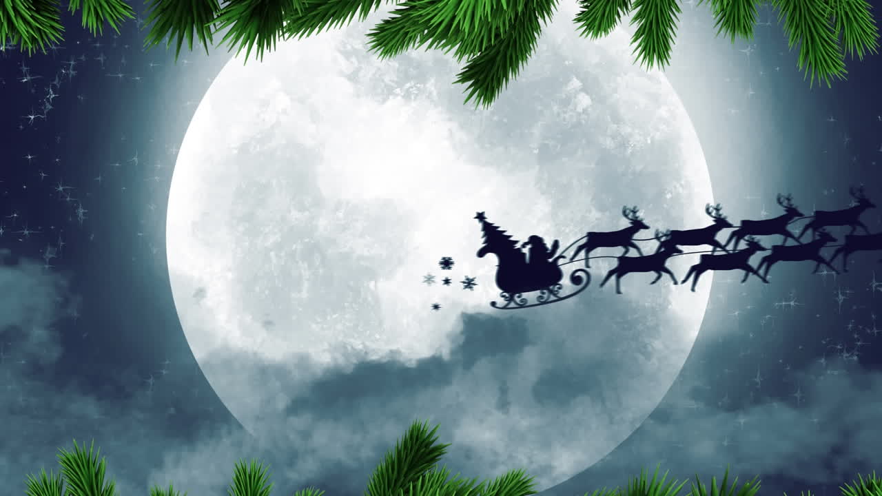 Rami di alberi verdi su Babbo Natale in slitta trainata da renne contro la luna nel cielo notturno