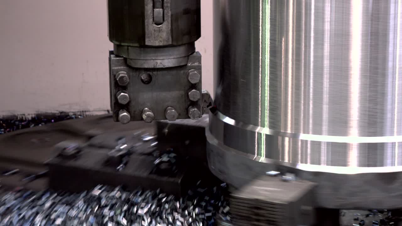 회전 및 굴착 도자기에서 공작품 가공