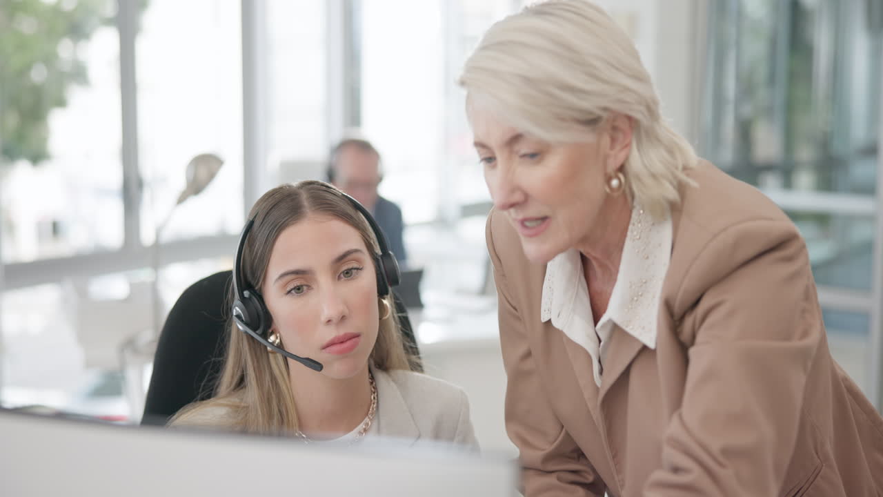 колл-центр, женщины и обучение с помощью компьютера