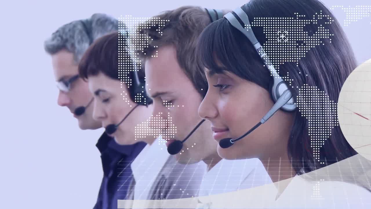 전화 헤드 ⁇  을 사용하는 사업가 들 위 에 있는 지구 와 세계 지도 의 애니메이션