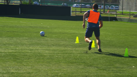 football player practicing in the field 4k